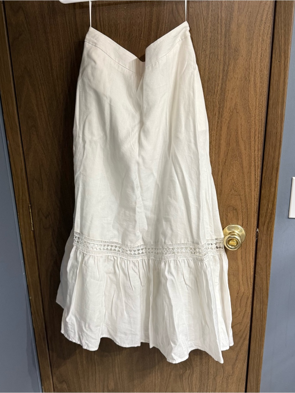 Elie Tahari Midi Skirt in Sky White Size 6 NWT